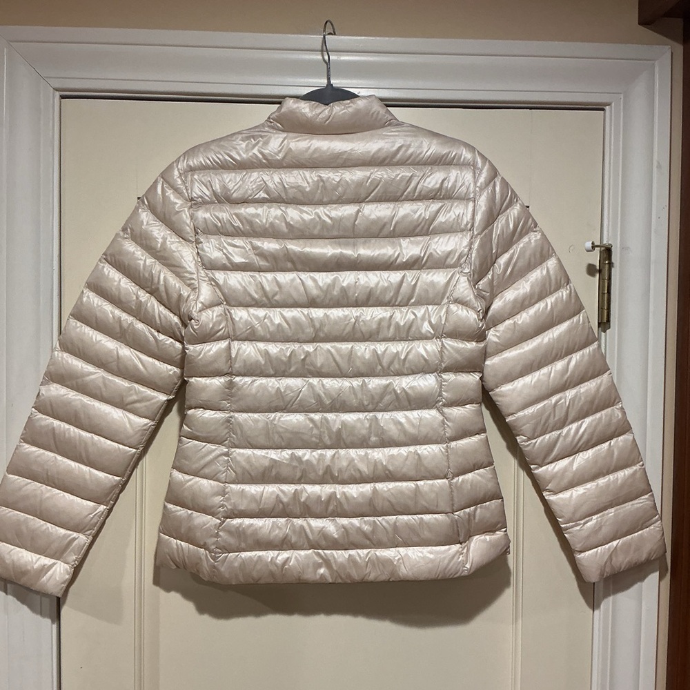 NWOT Moncler Women’s Beige Puffer Jacket, Size 3 (fits M-L) pit to pit 18 in - Picture 5 of 7